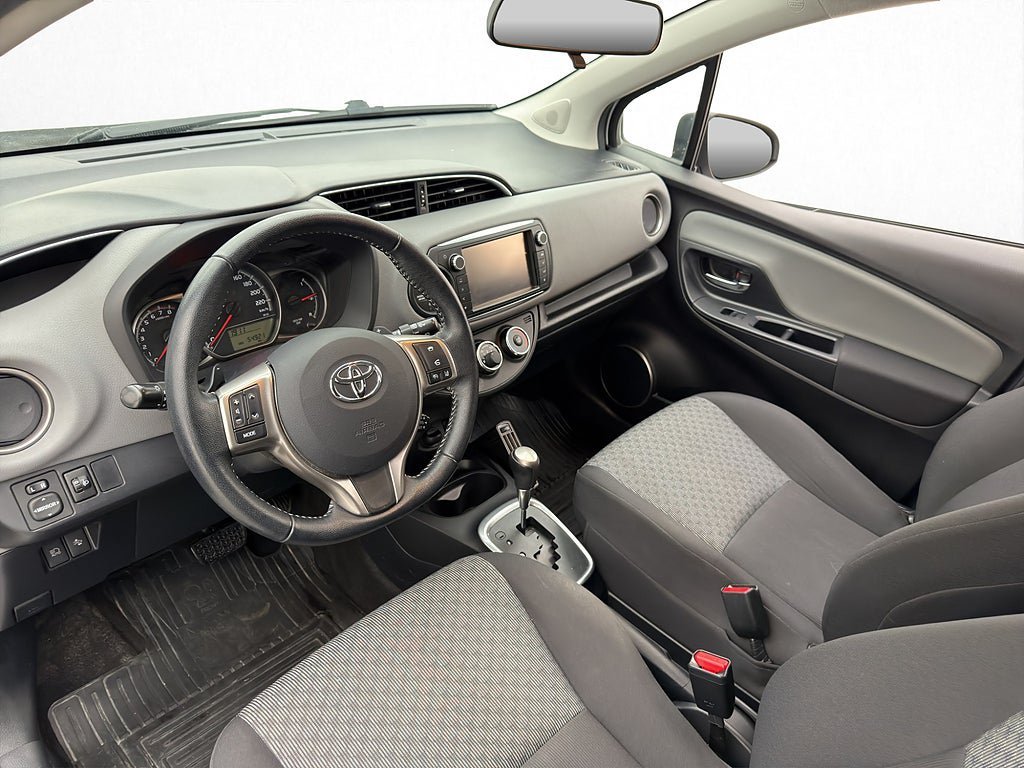 Vehicle Image 10