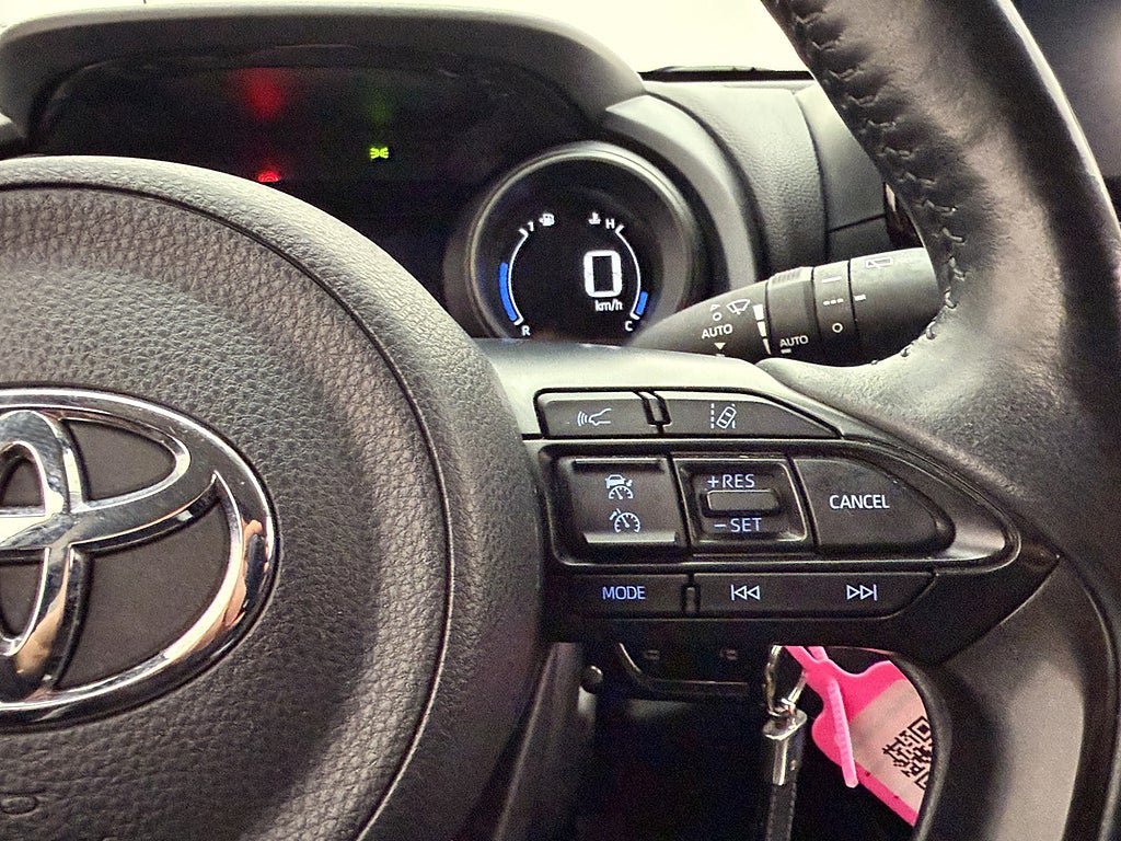 Vehicle Image 16