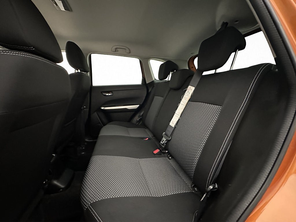 Vehicle Image 25