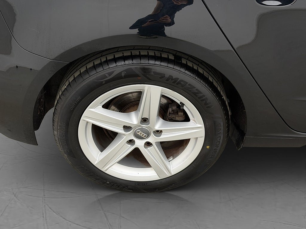 Vehicle Image 30