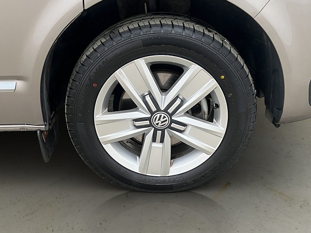 Vehicle Image 38