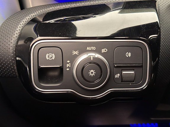 Vehicle Image 29