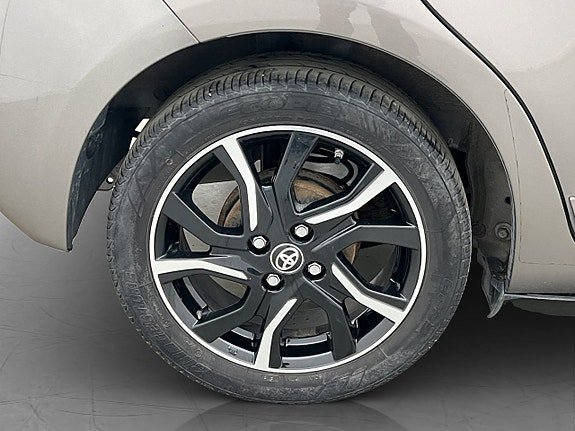 Vehicle Image 23
