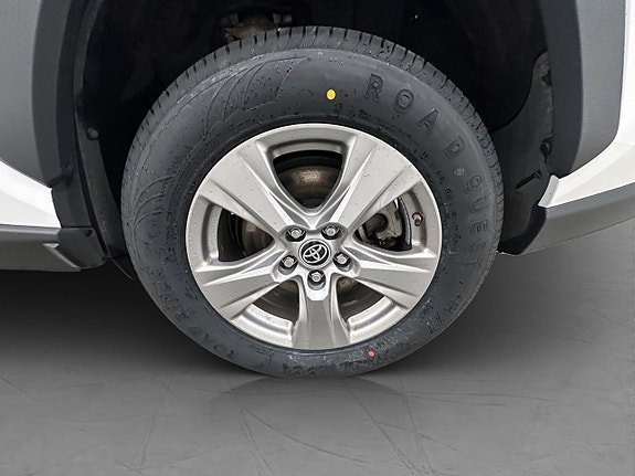 Vehicle Image 25