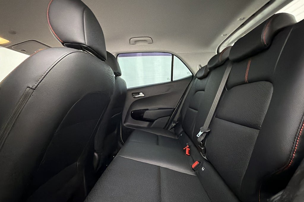 Vehicle Image 11