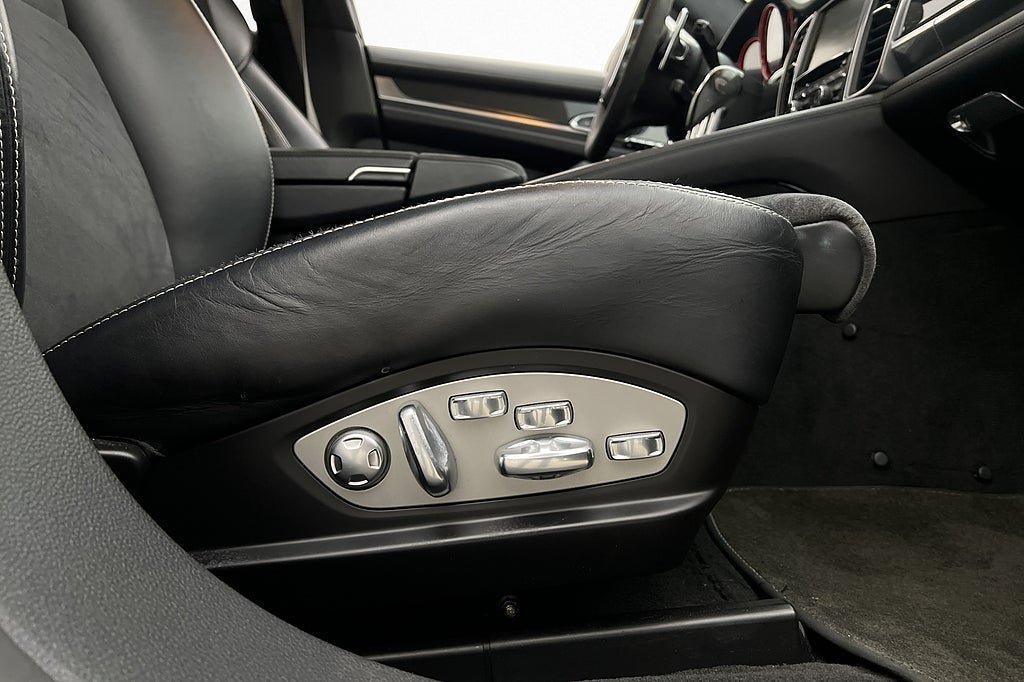Vehicle Image 35
