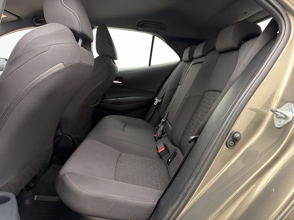 Vehicle Image 16