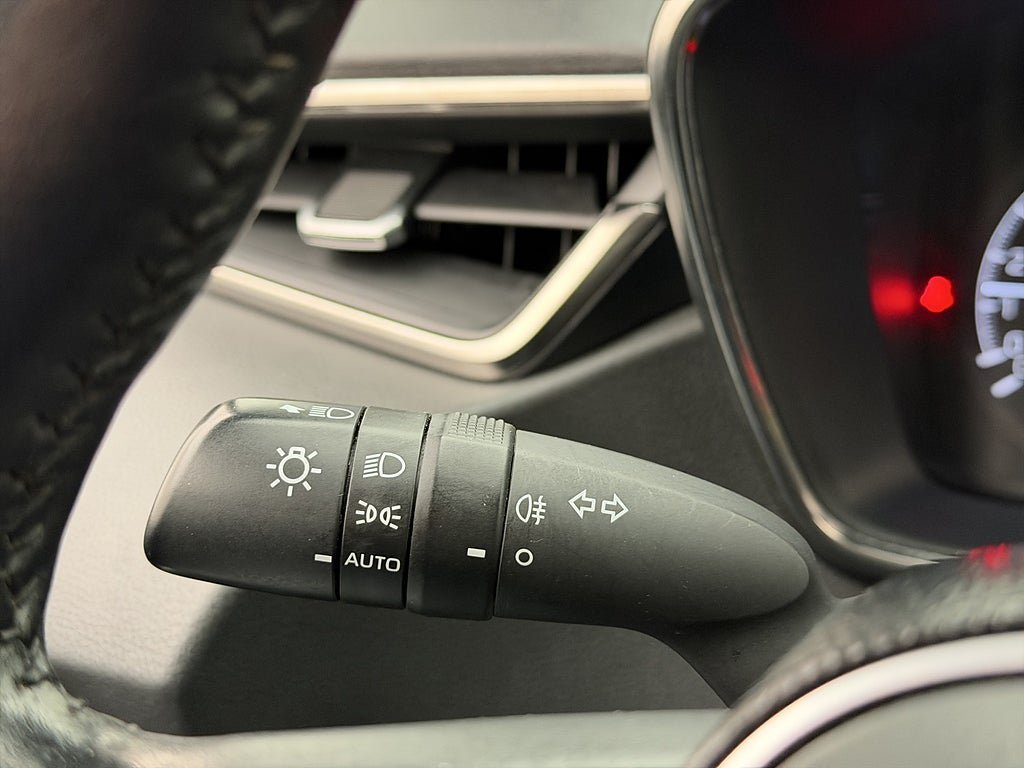 Vehicle Image 25