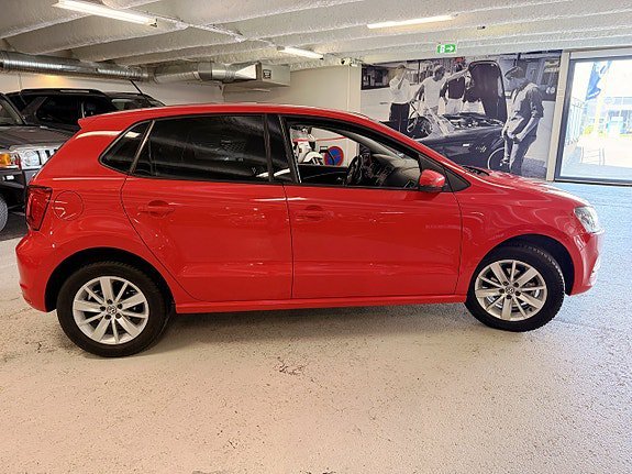 Vehicle Image 6
