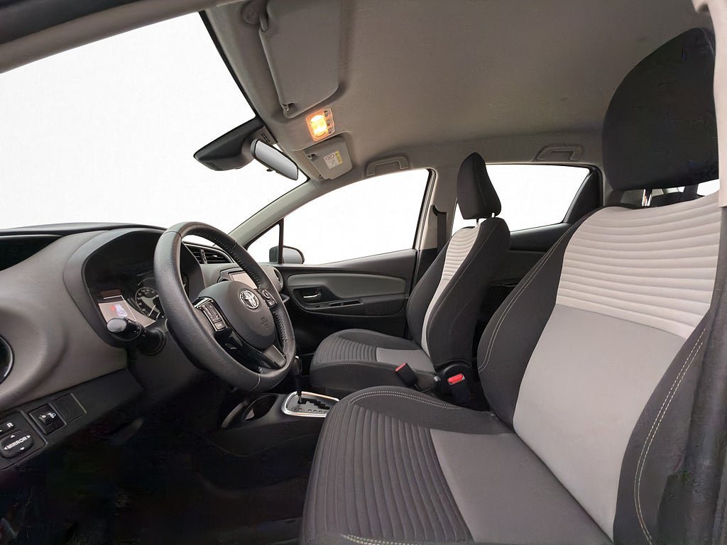 Vehicle Image 11