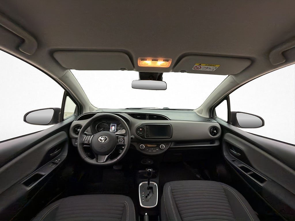 Vehicle Image 12