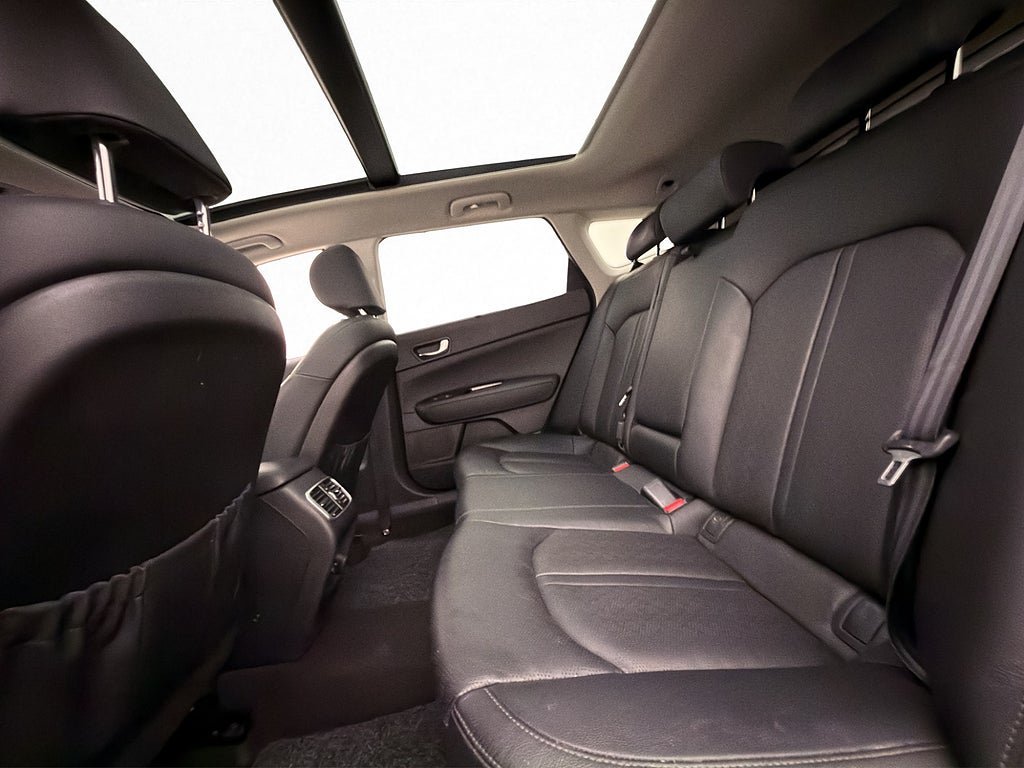 Vehicle Image 30