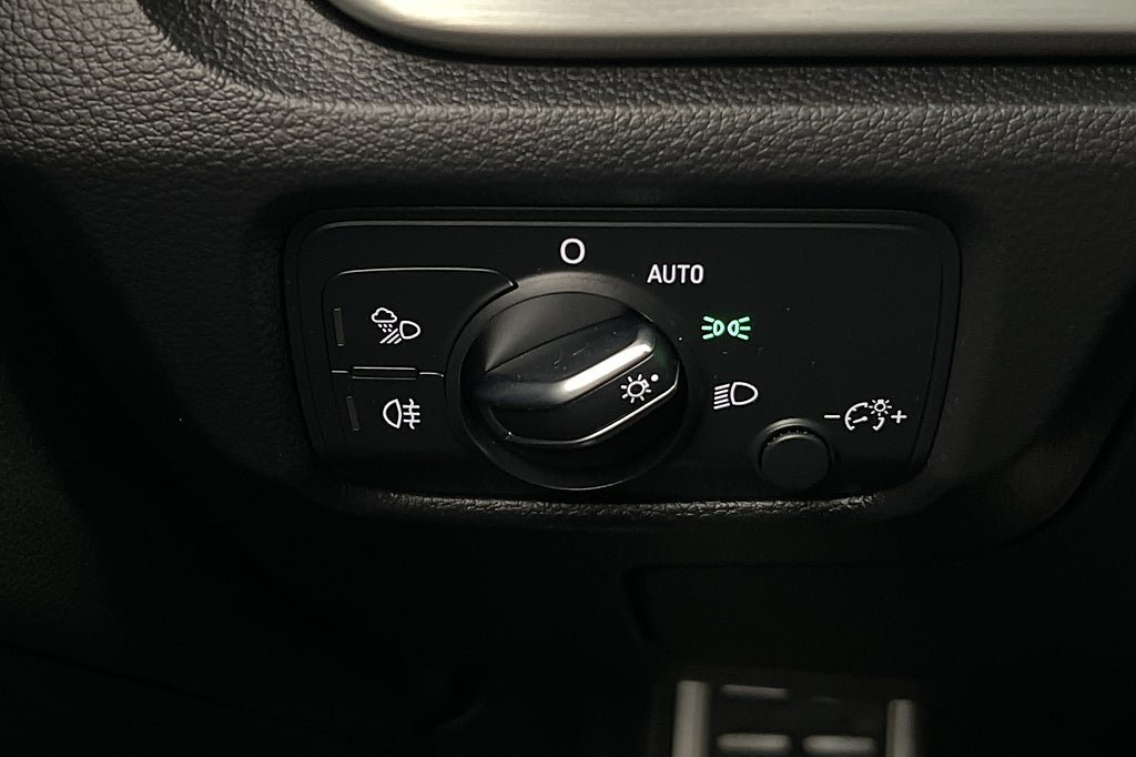 Vehicle Image 28