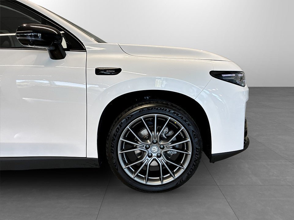 Vehicle Image 9