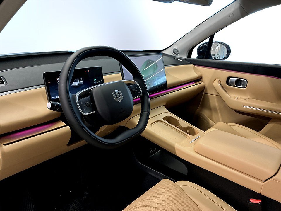 Vehicle Image 12