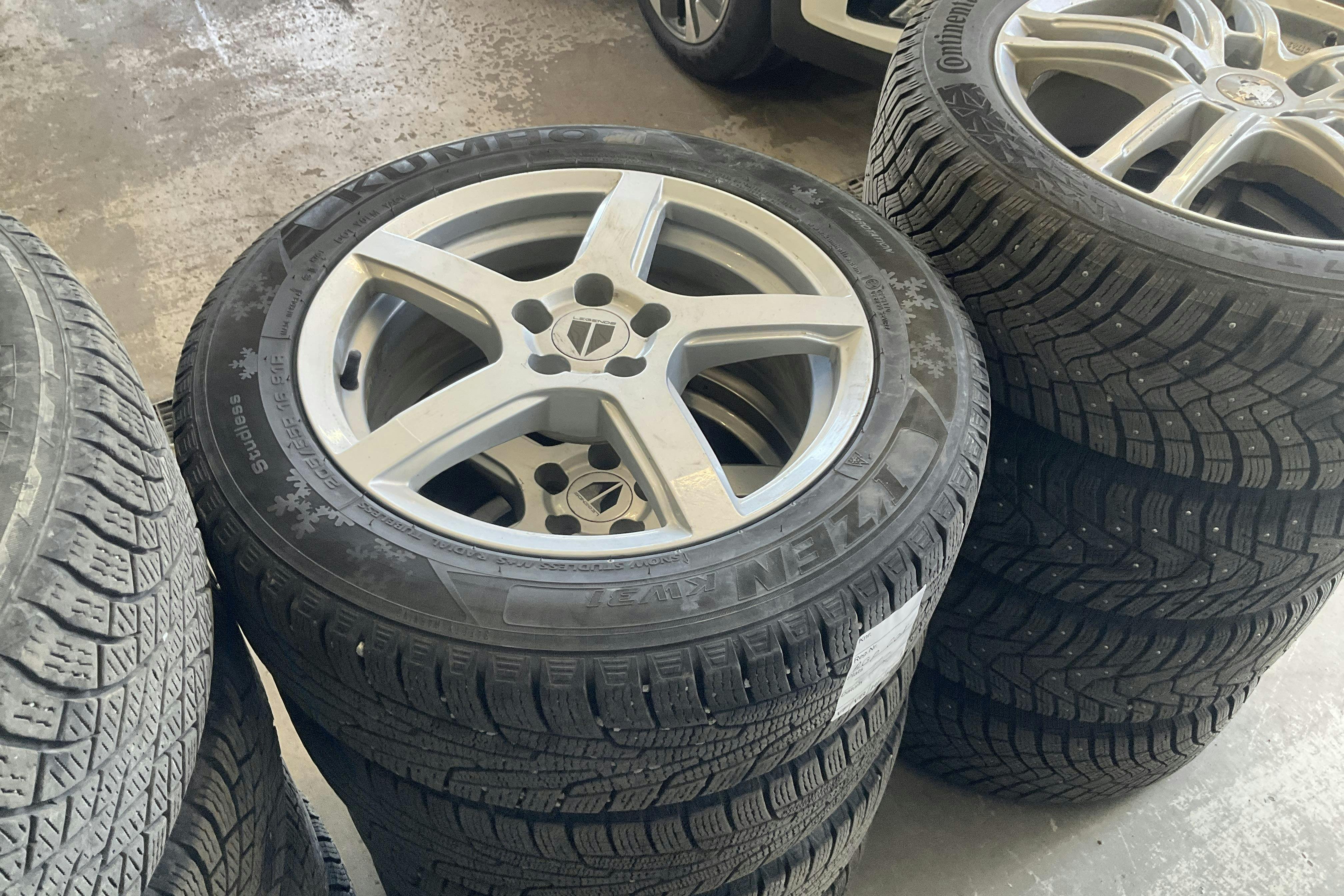 Vehicle Image 11