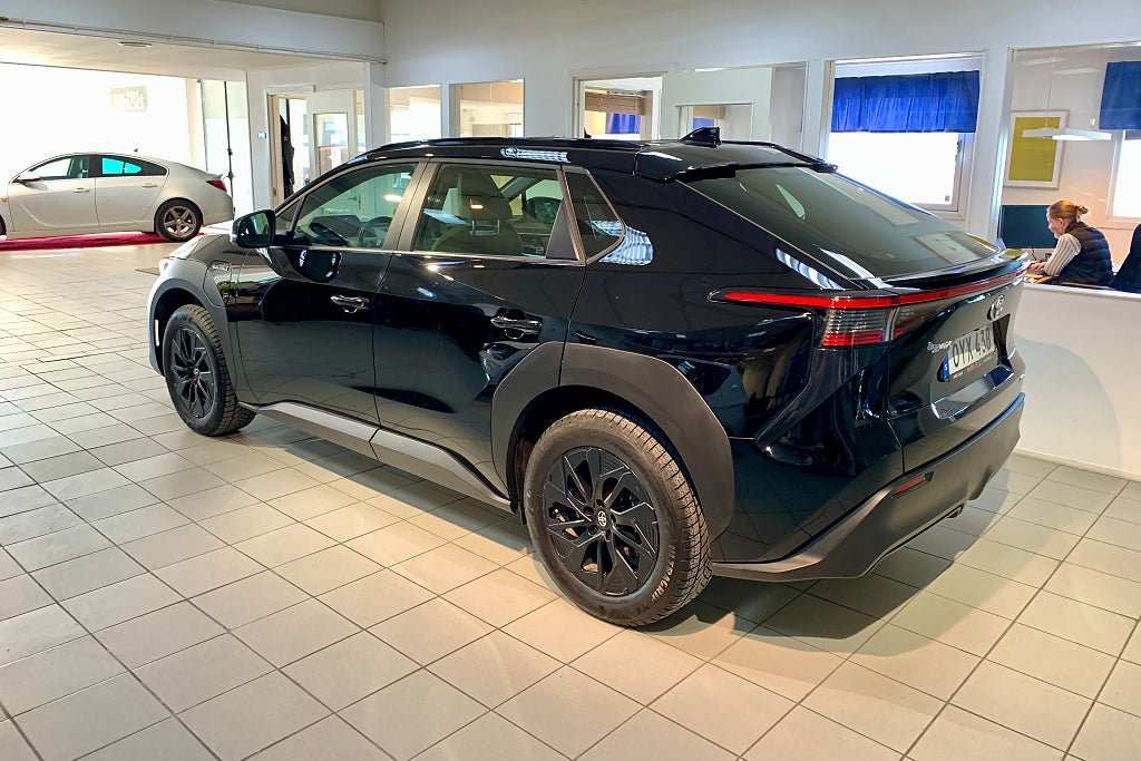 Vehicle Image 4