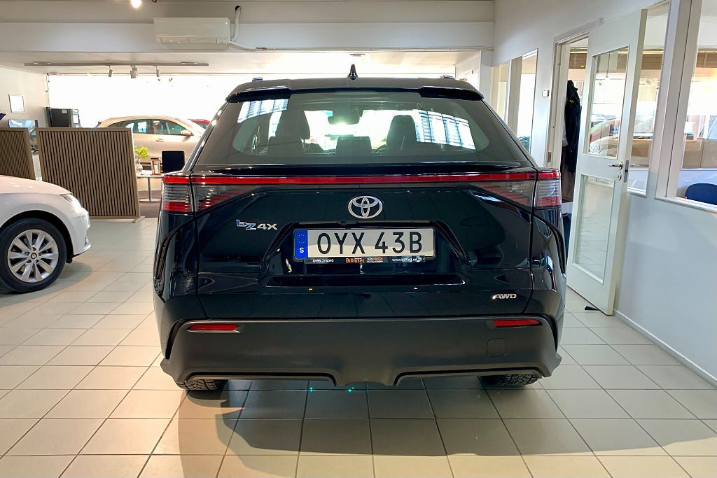 Vehicle Image 5