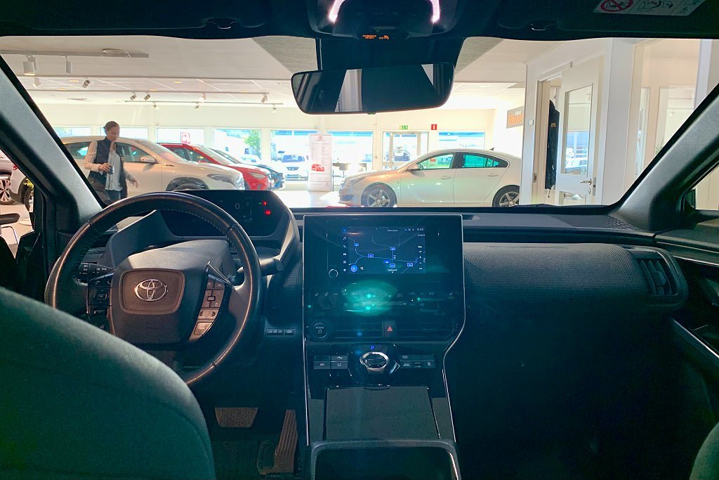 Vehicle Image 12