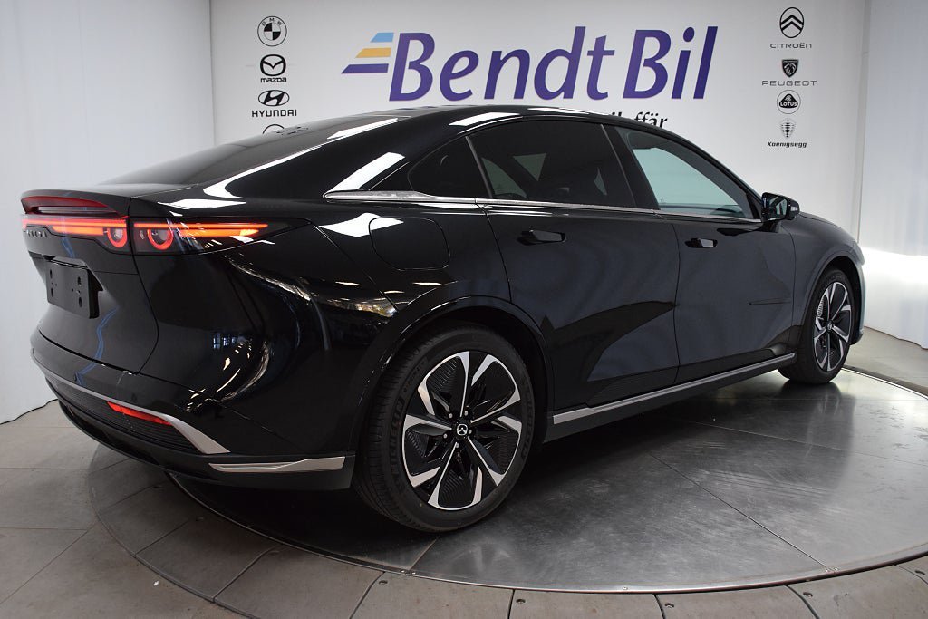 Vehicle Image 16