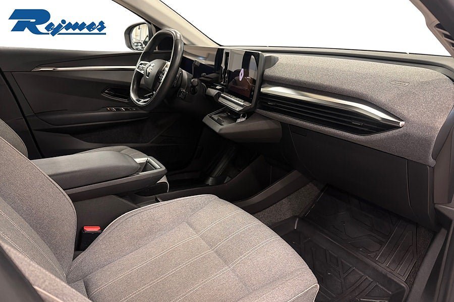 Vehicle Image 15