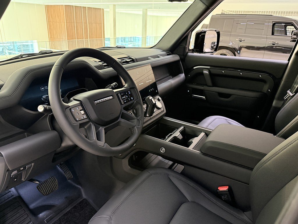 Vehicle Image 9