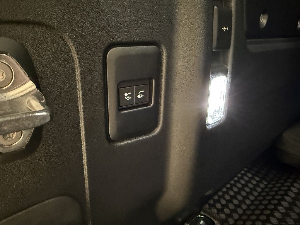 Vehicle Image 22