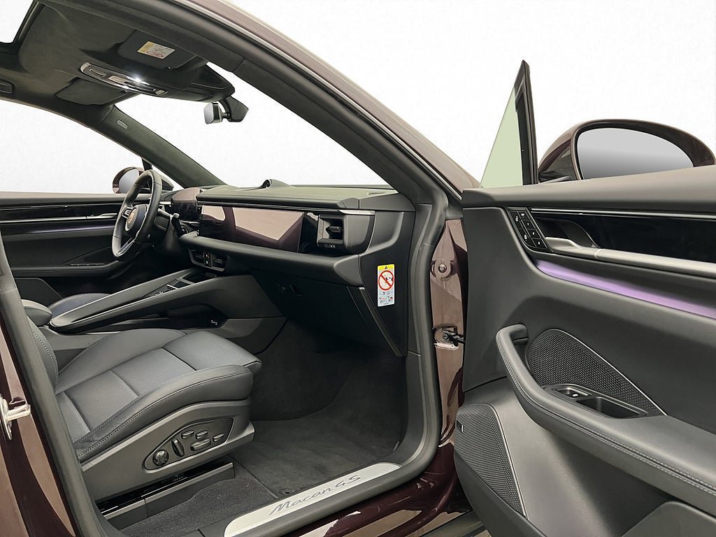 Vehicle Image 27