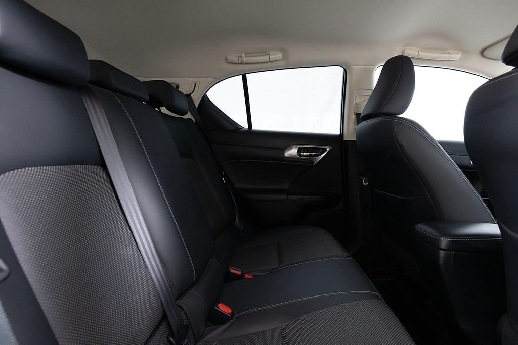 Vehicle Image 14