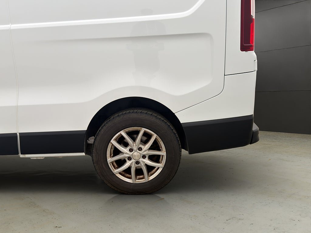 Vehicle Image 32