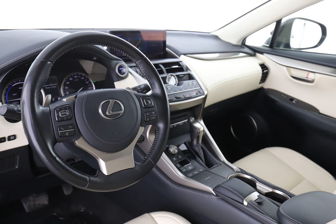 Vehicle Image 12