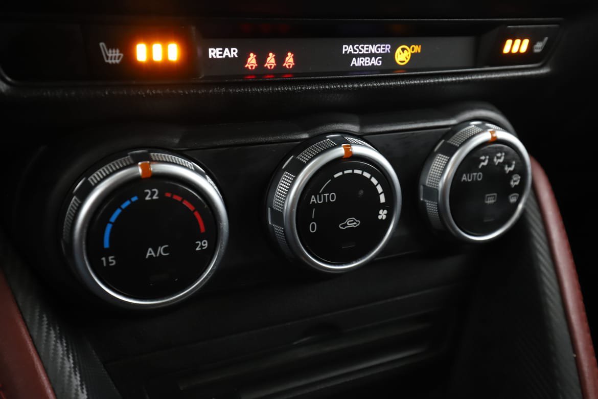 Vehicle Image 25