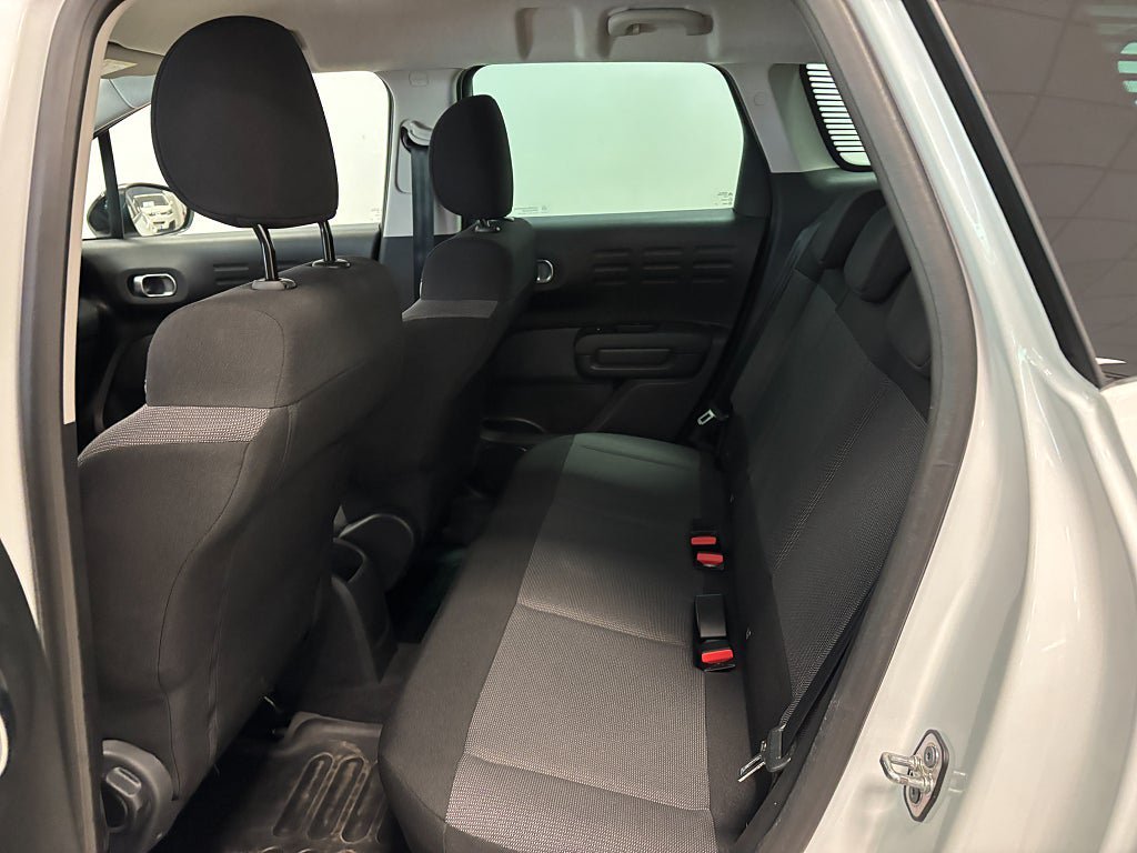 Vehicle Image 7