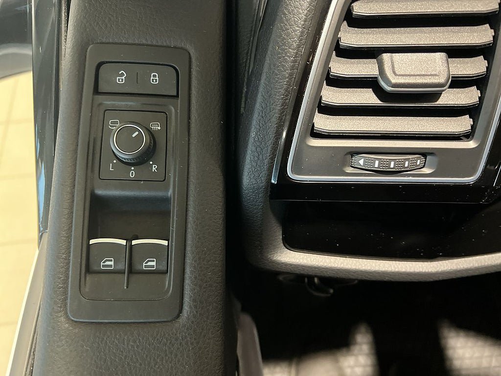 Vehicle Image 29