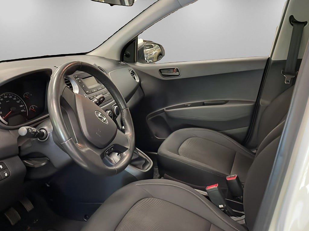 Vehicle Image 8