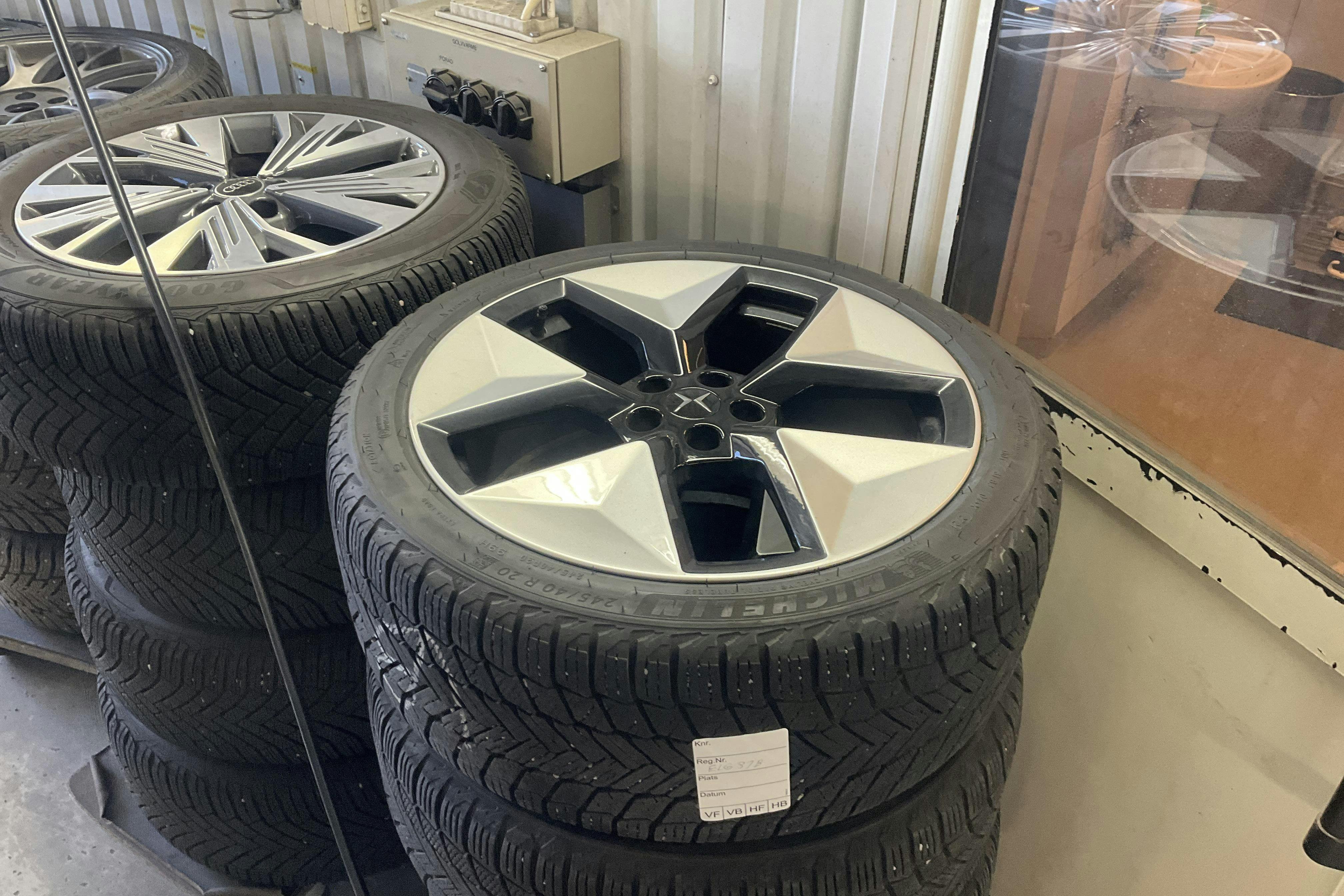 Vehicle Image 16