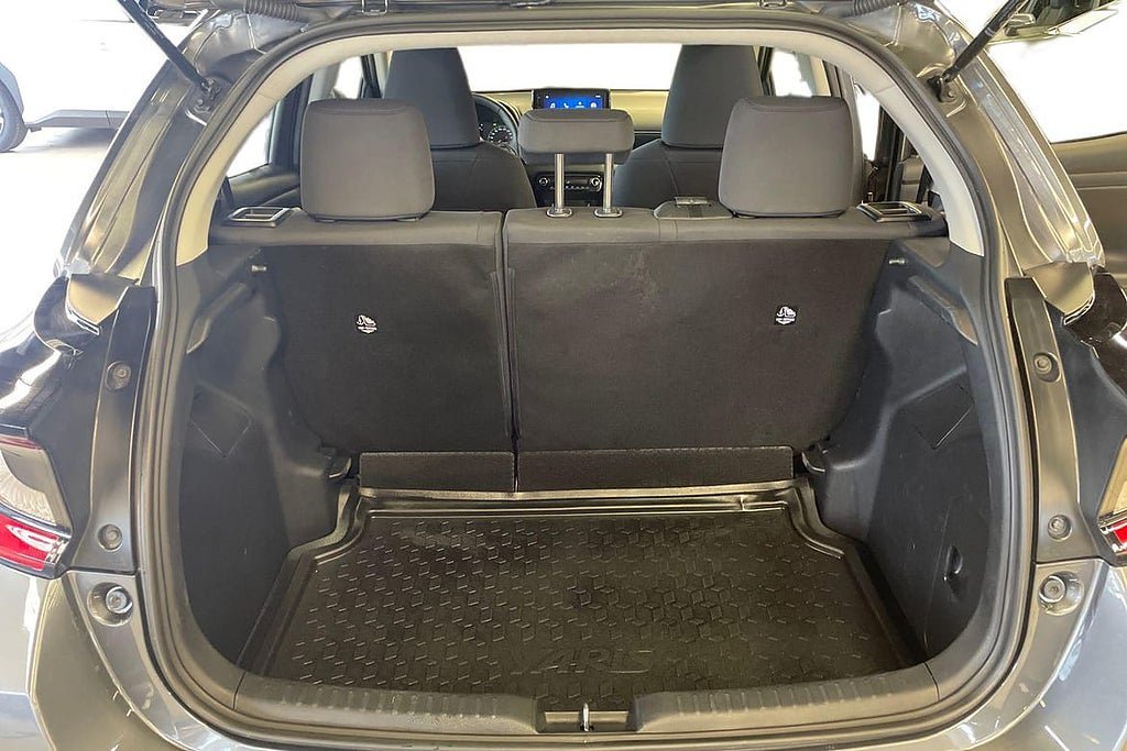 Vehicle Image 12