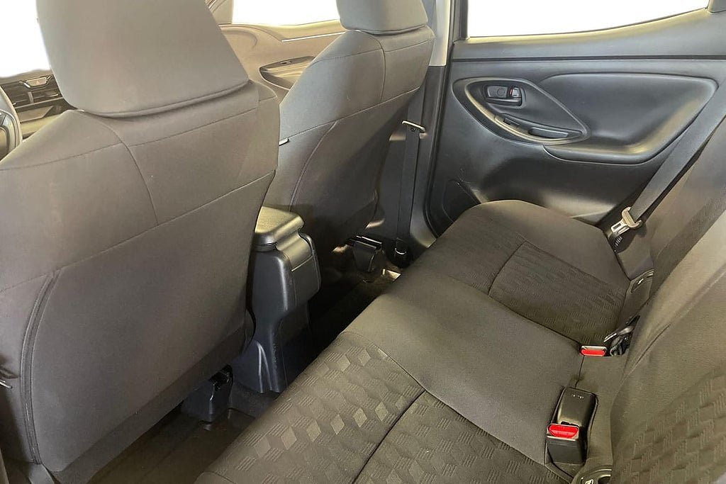 Vehicle Image 13