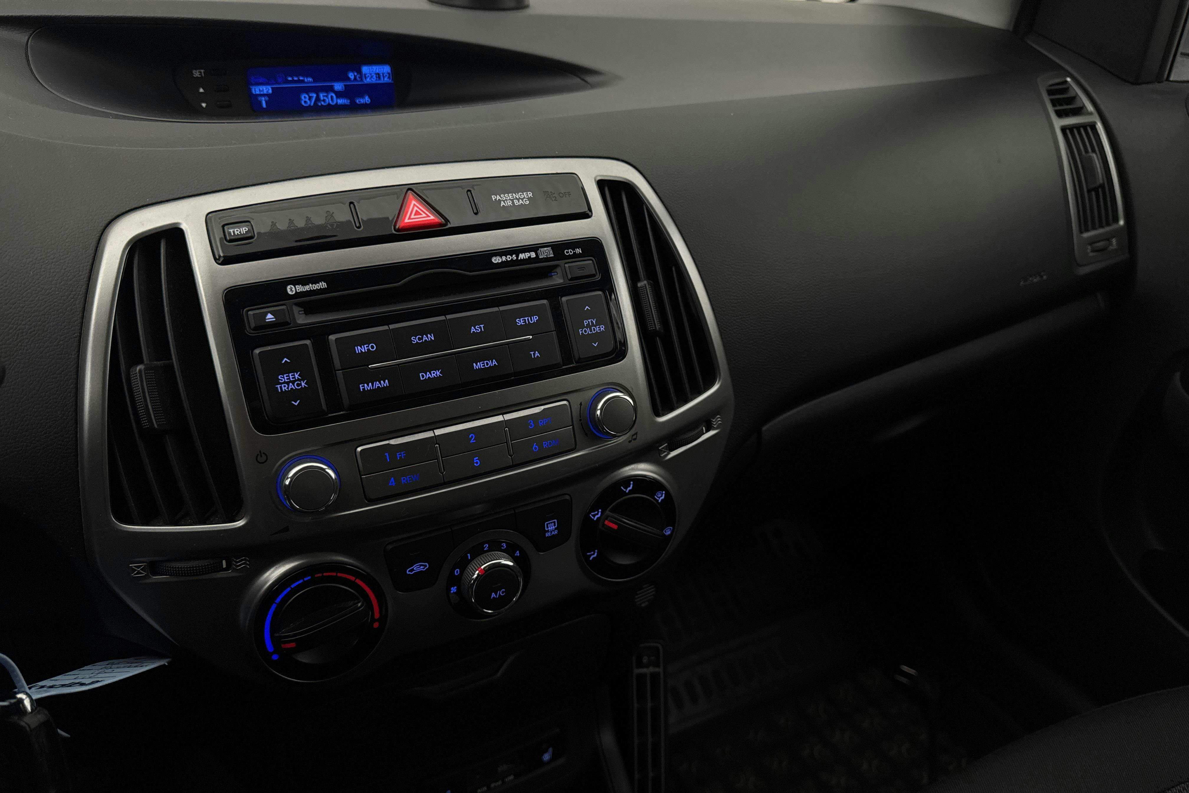 Vehicle Image 12