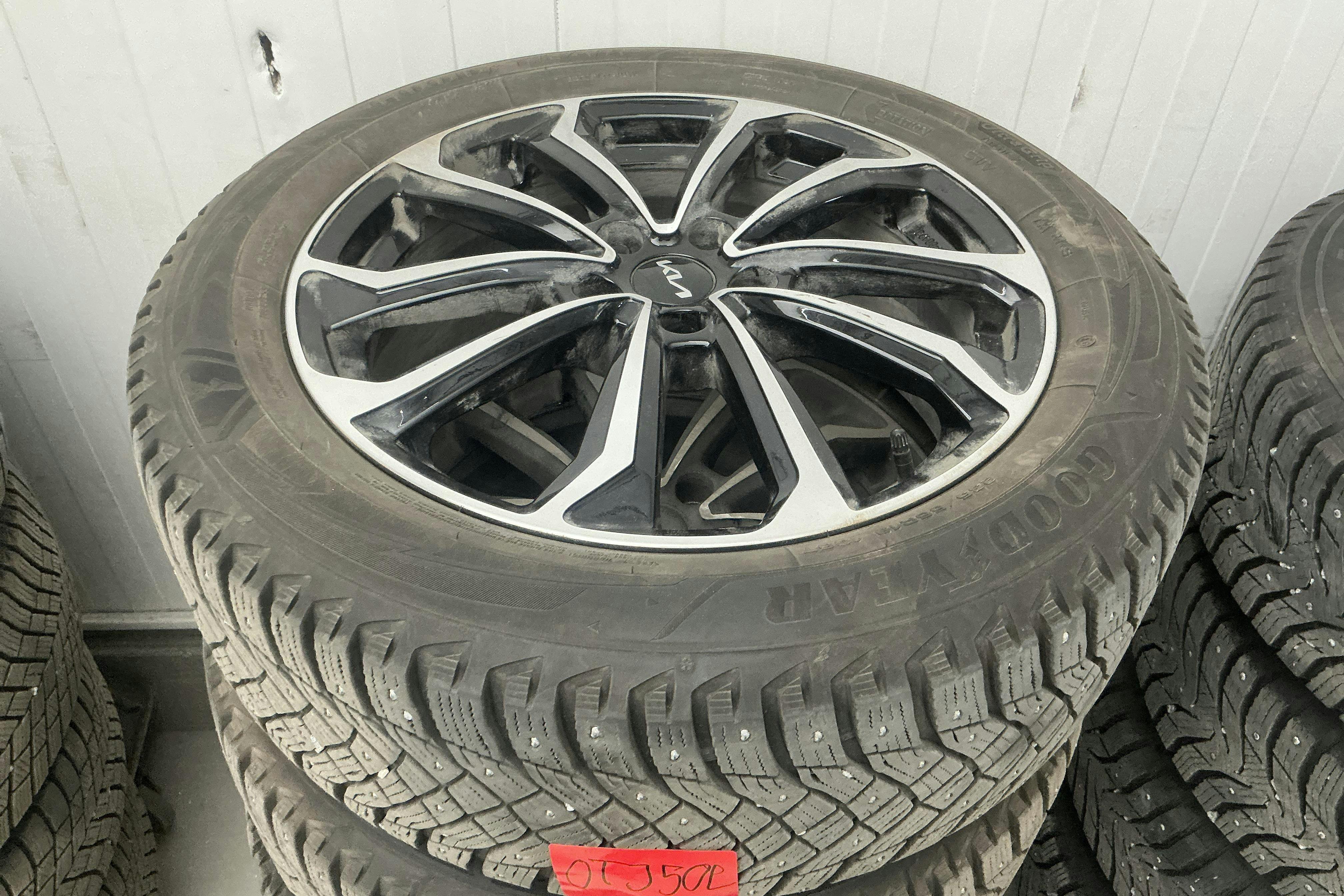 Vehicle Image 22