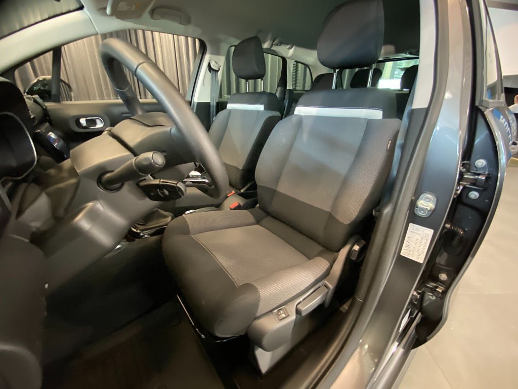 Vehicle Image 7