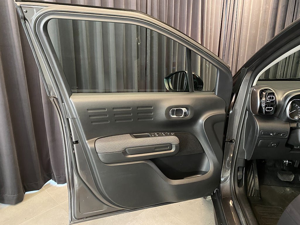 Vehicle Image 23