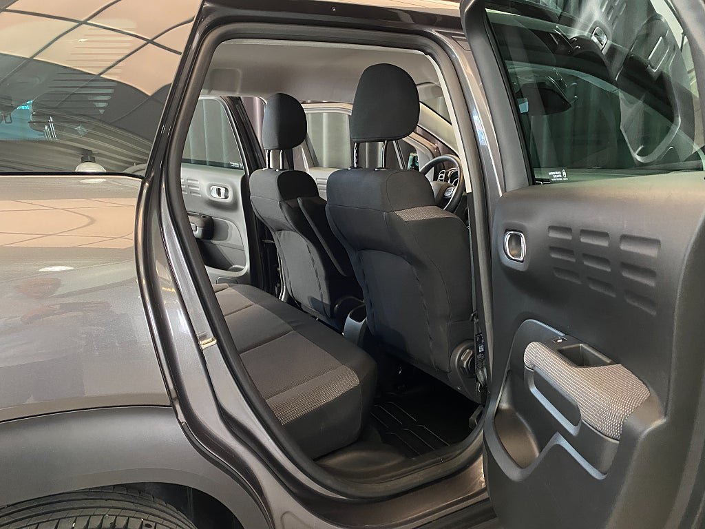 Vehicle Image 30