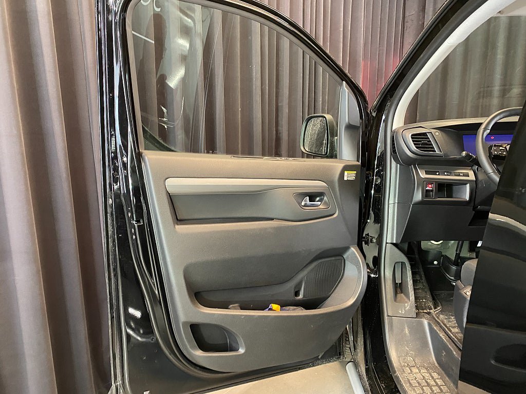 Vehicle Image 33