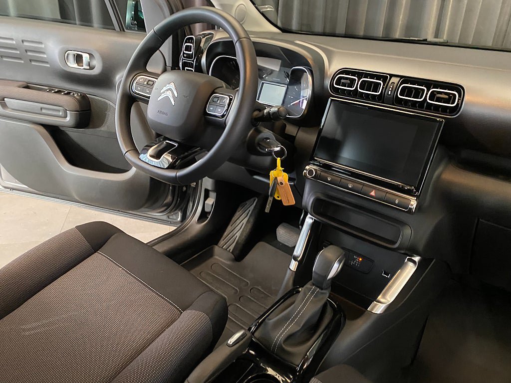 Vehicle Image 35