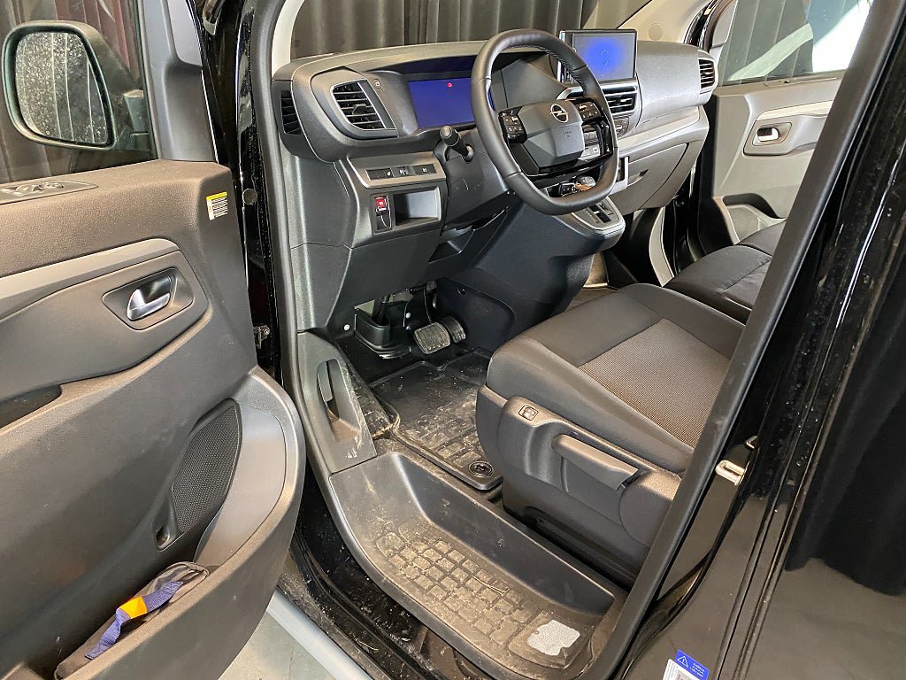 Vehicle Image 35