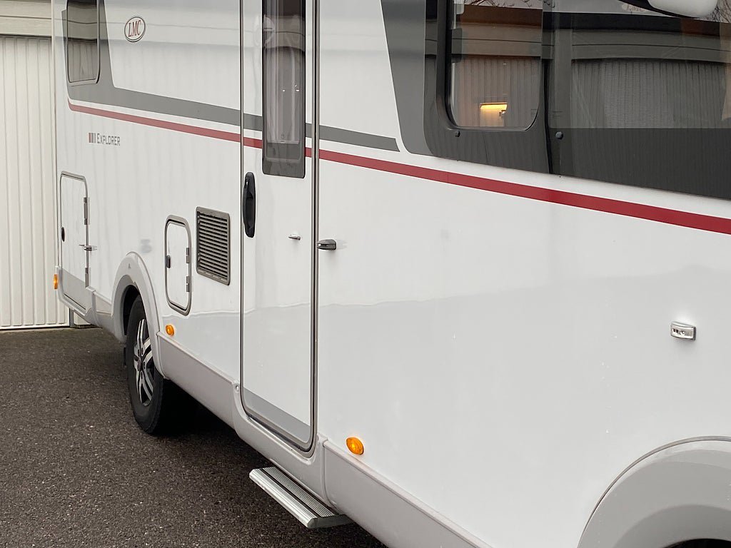 Vehicle Image 32