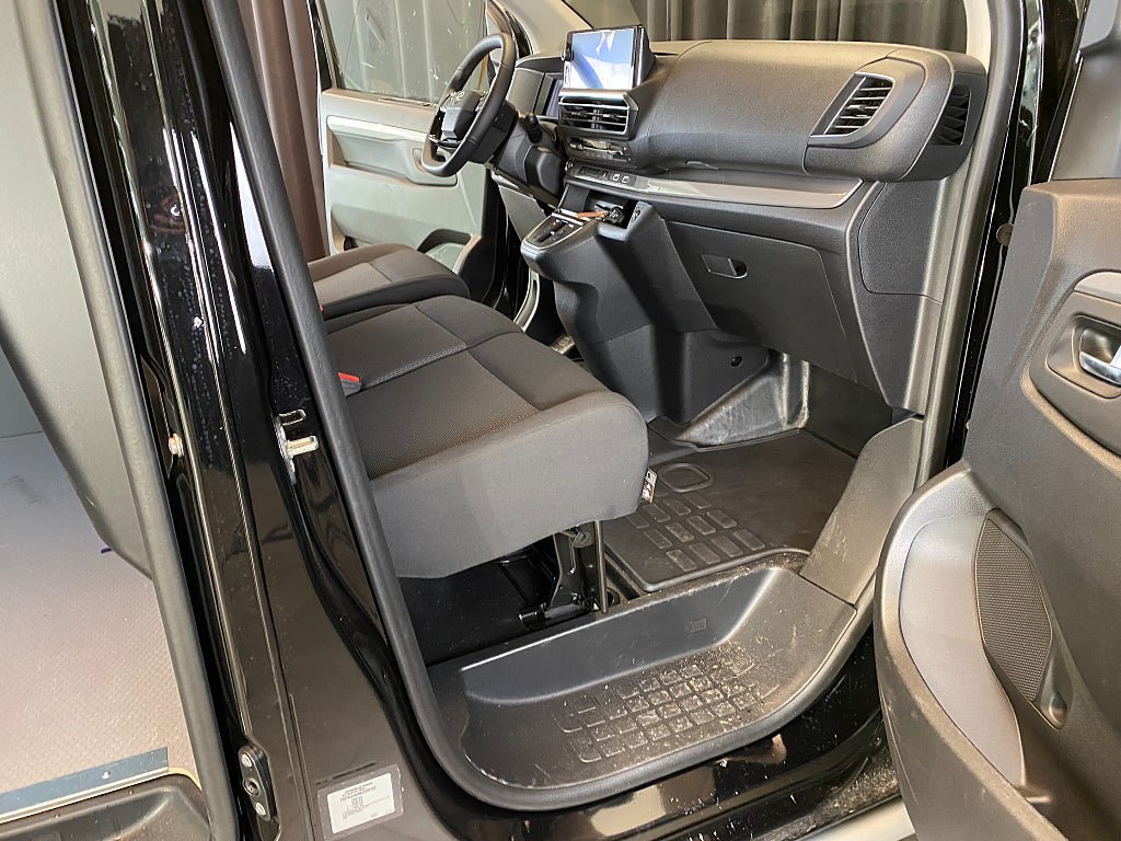 Vehicle Image 38