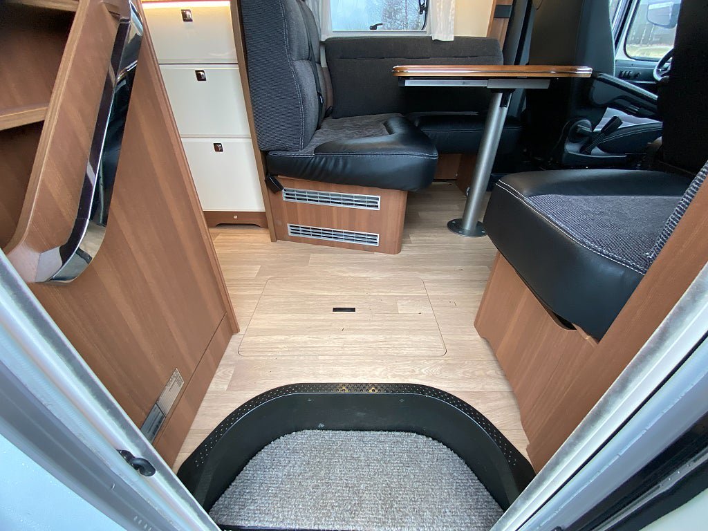 Vehicle Image 35