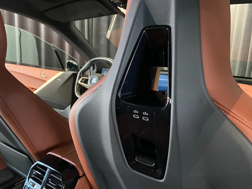 Vehicle Image 32